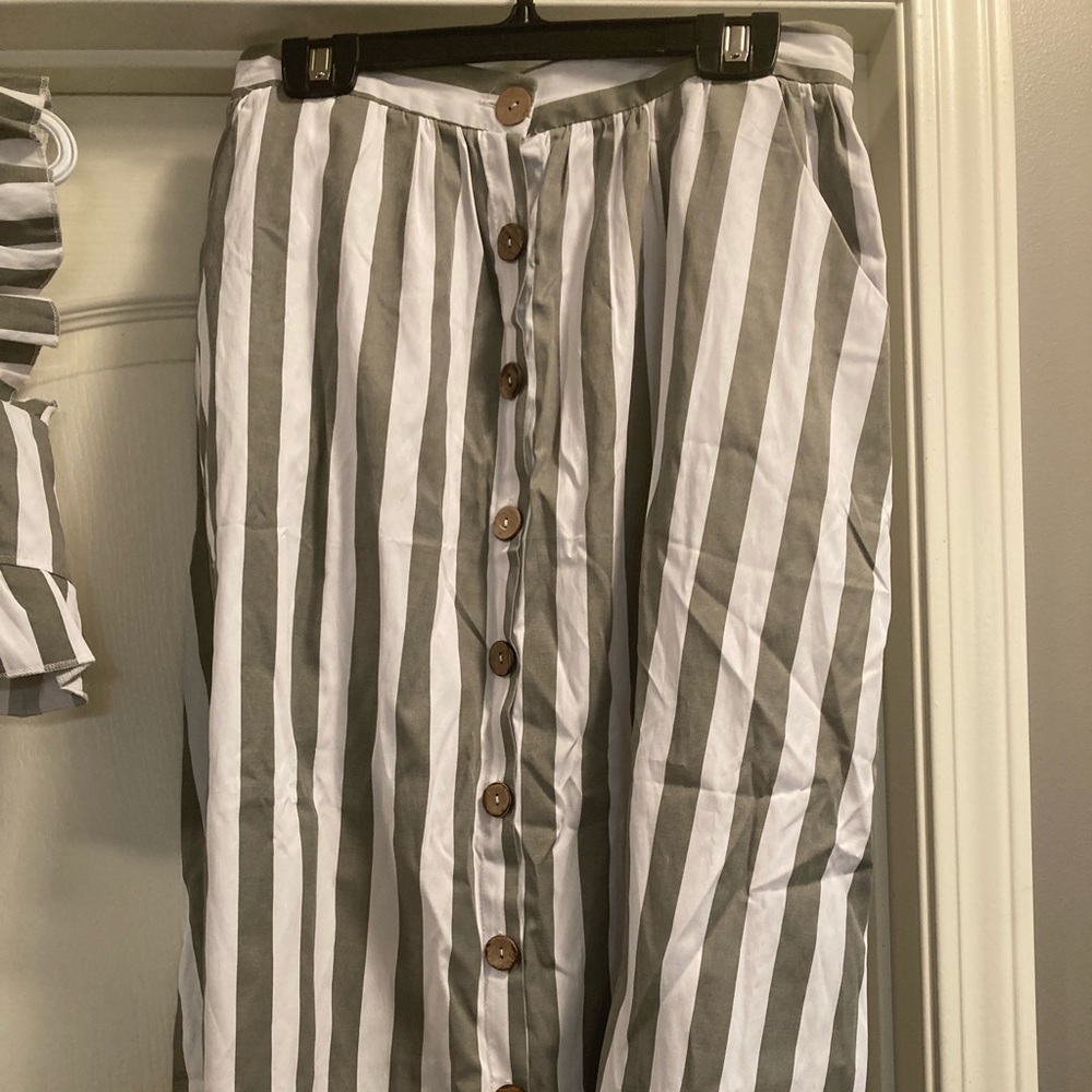 Two piece set - Picture 3 of 3